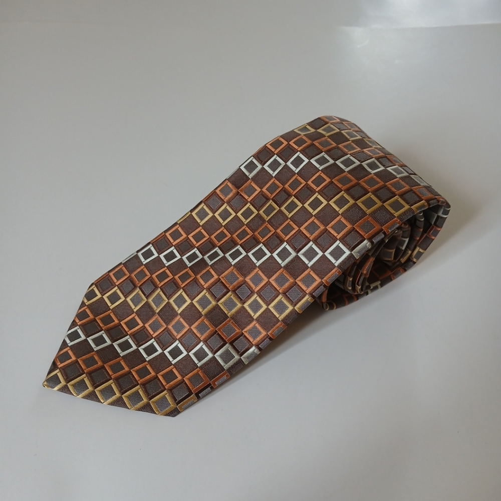 Haggar Geometric Tie in Brown and Gold